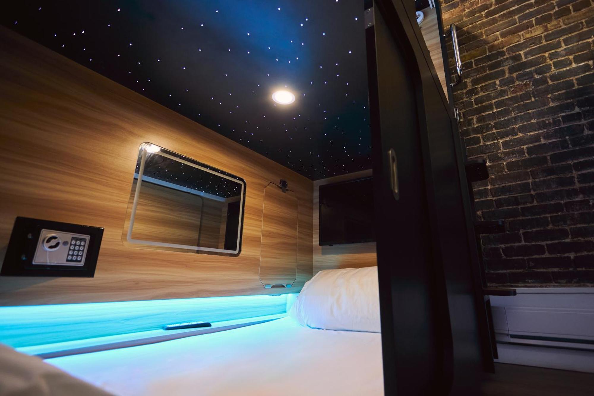 Capsule Hotel Montréal Dış mekan fotoğraf