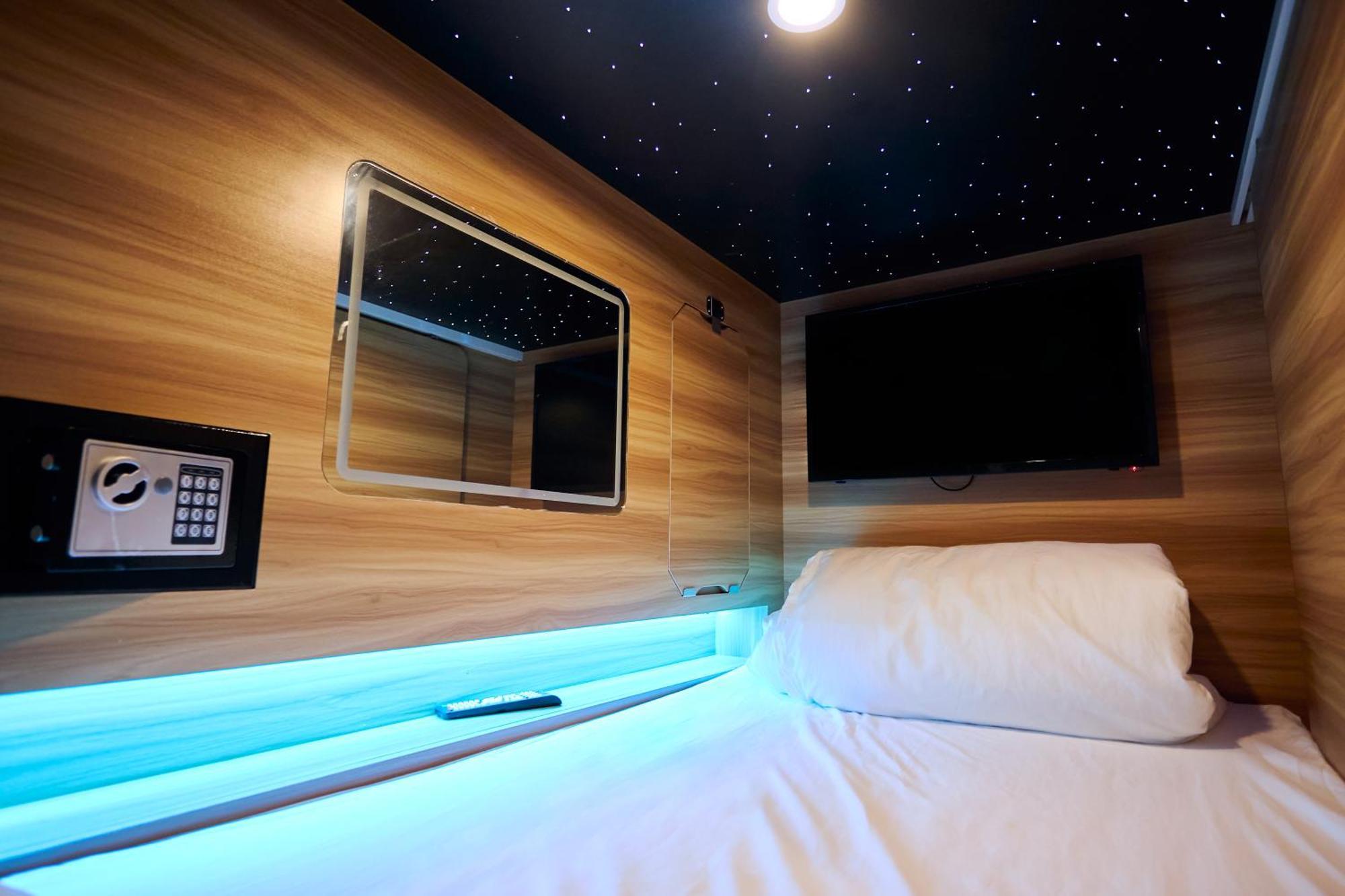 Capsule Hotel Montréal Dış mekan fotoğraf